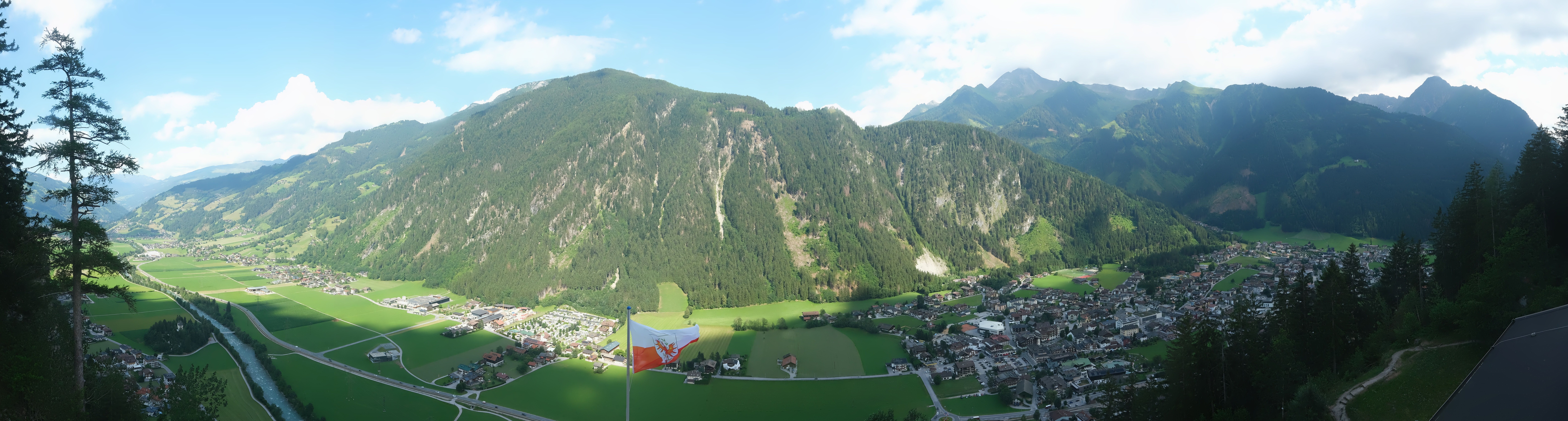Archived image Webcam Mayrhofen im Zillertal: Zimmereben