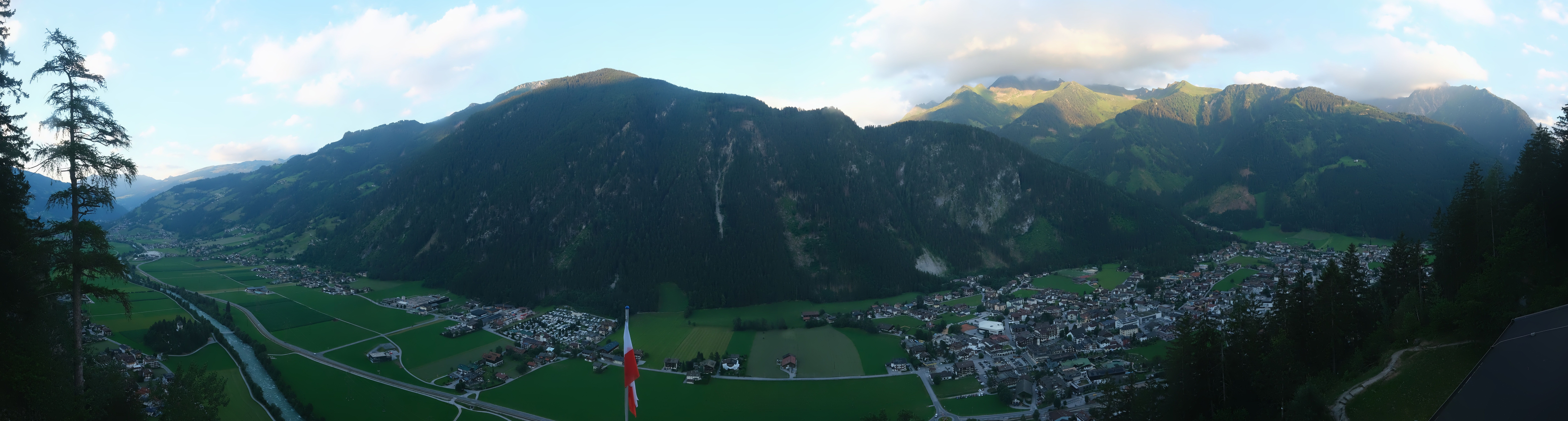 Archived image Webcam Mayrhofen im Zillertal: Zimmereben