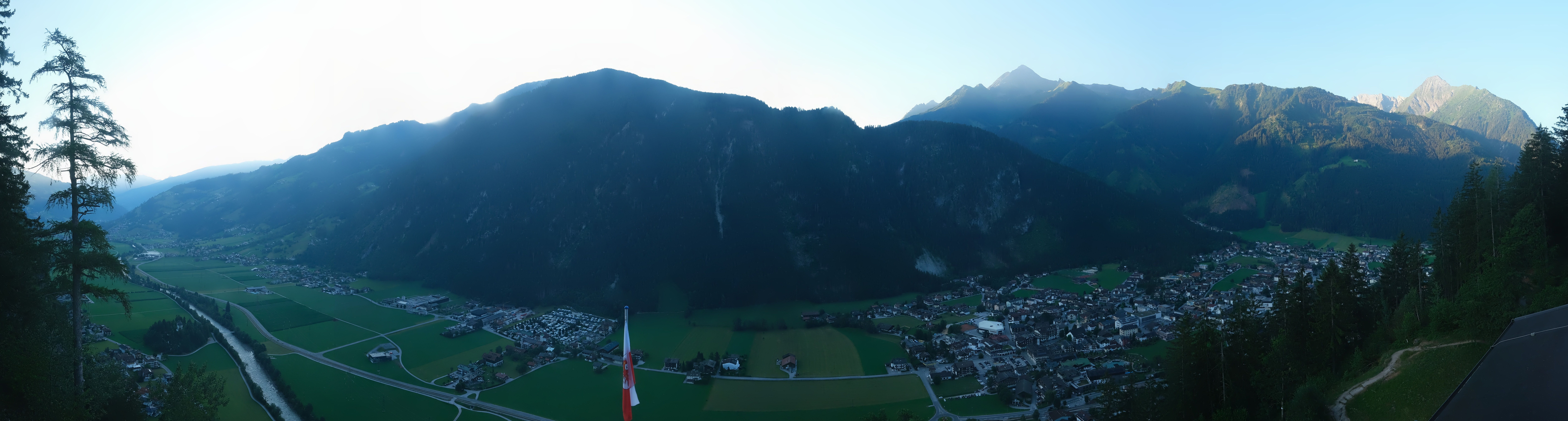 Archived image Webcam Mayrhofen im Zillertal: Zimmereben
