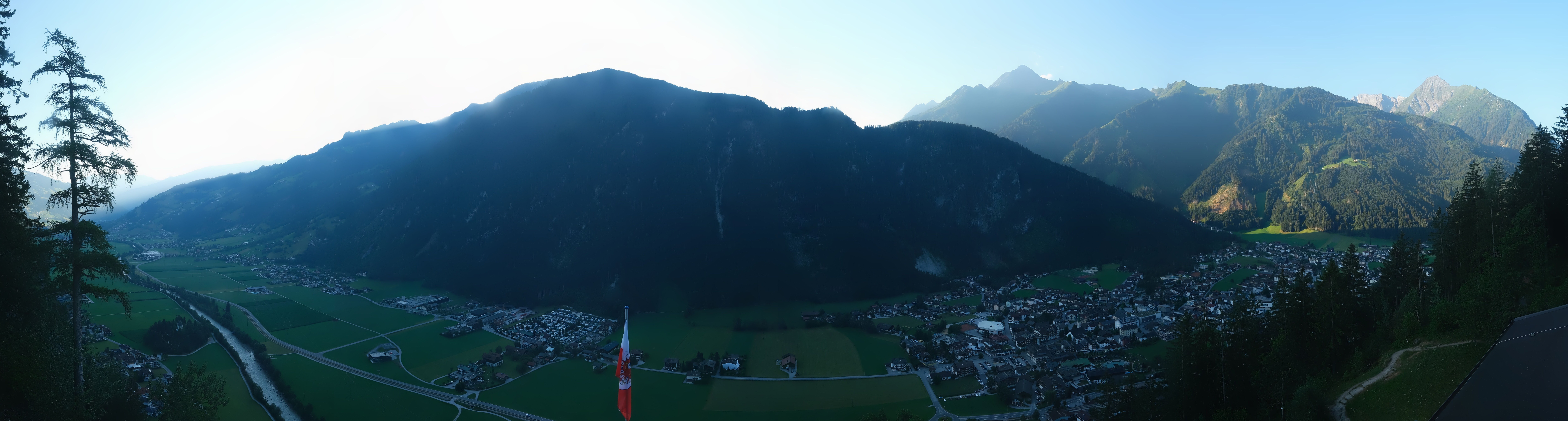 Archived image Webcam Mayrhofen im Zillertal: Zimmereben