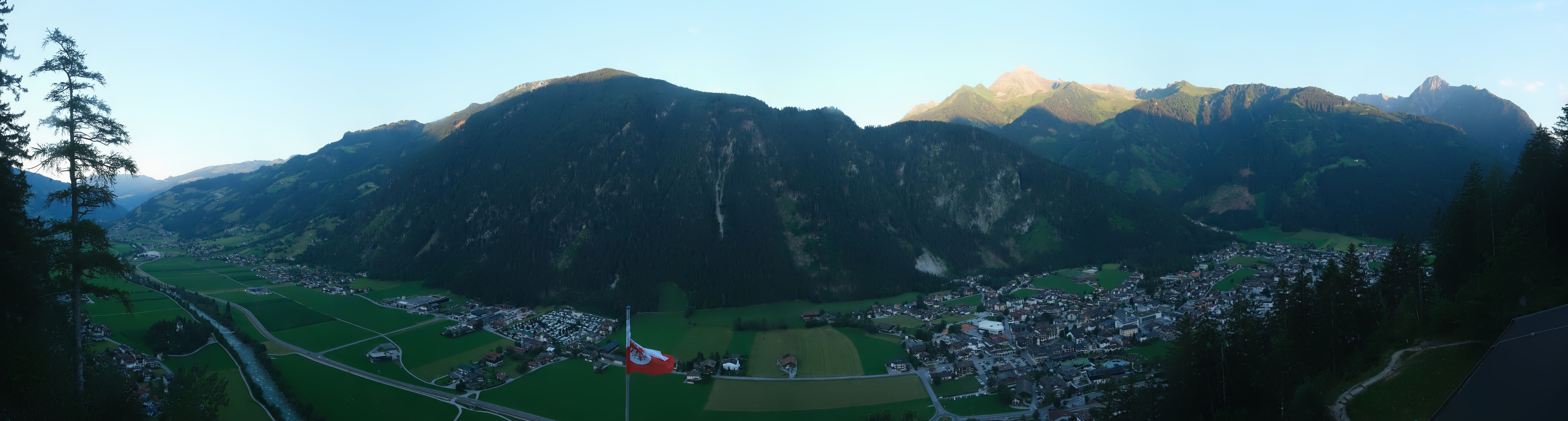 Archived image Webcam Mayrhofen im Zillertal: Zimmereben