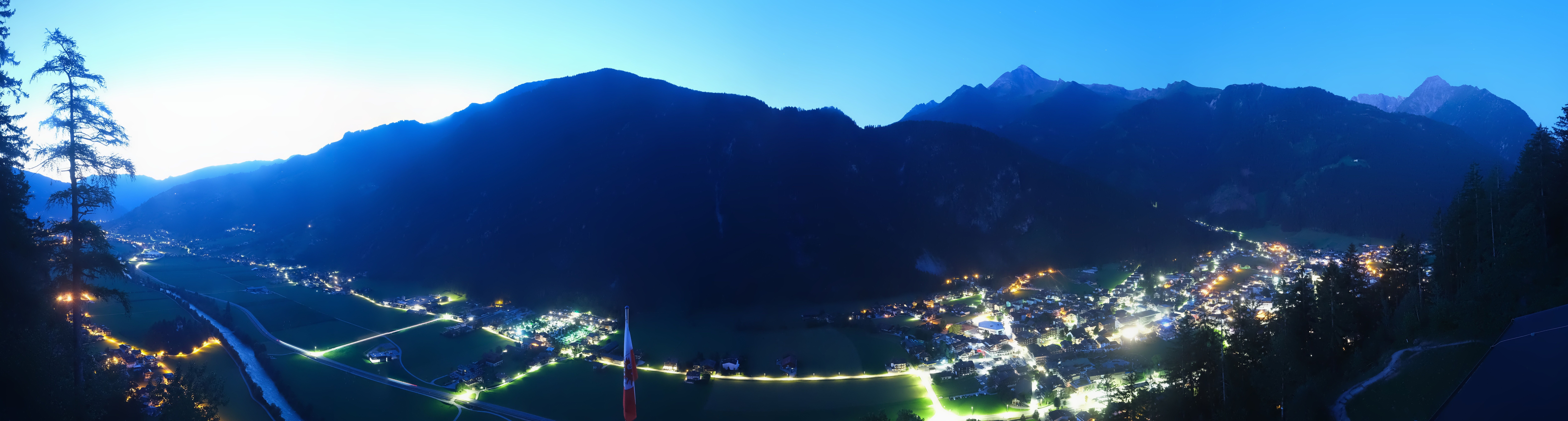 Archiv Foto Webcam Mayrhofen im Zillertal: Blick vom Gasthof Zimmereben