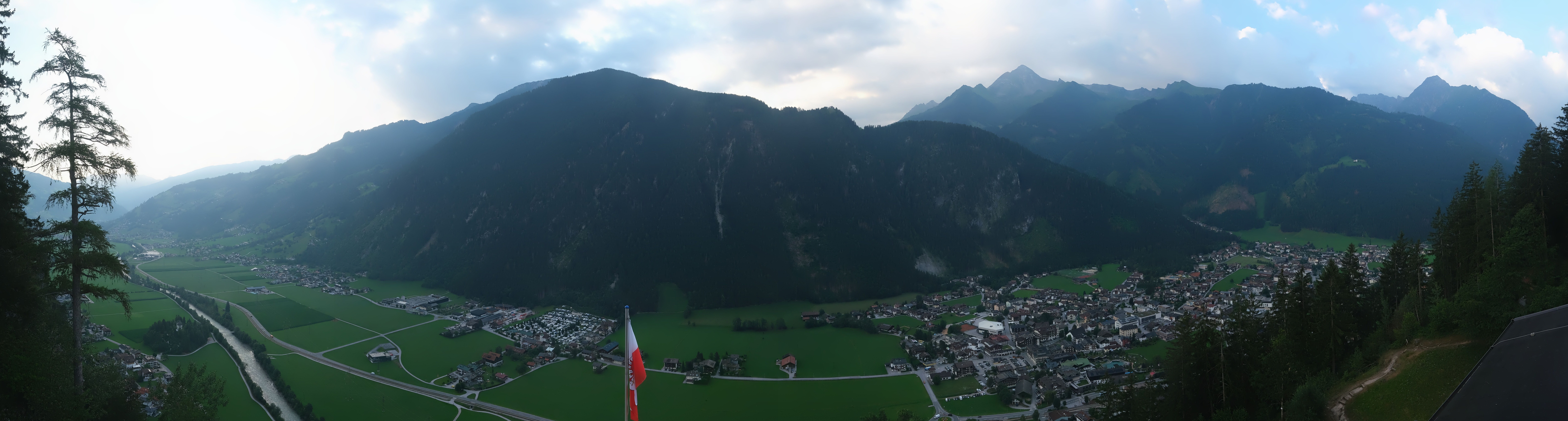 Archived image Webcam Mayrhofen im Zillertal: Zimmereben
