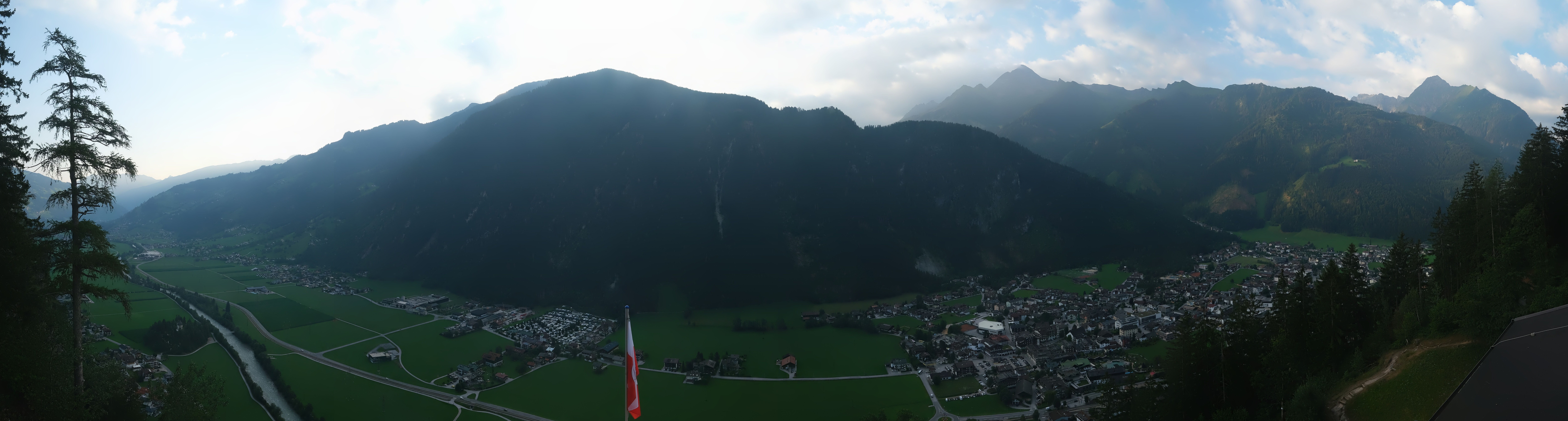 Archived image Webcam Mayrhofen im Zillertal: Zimmereben