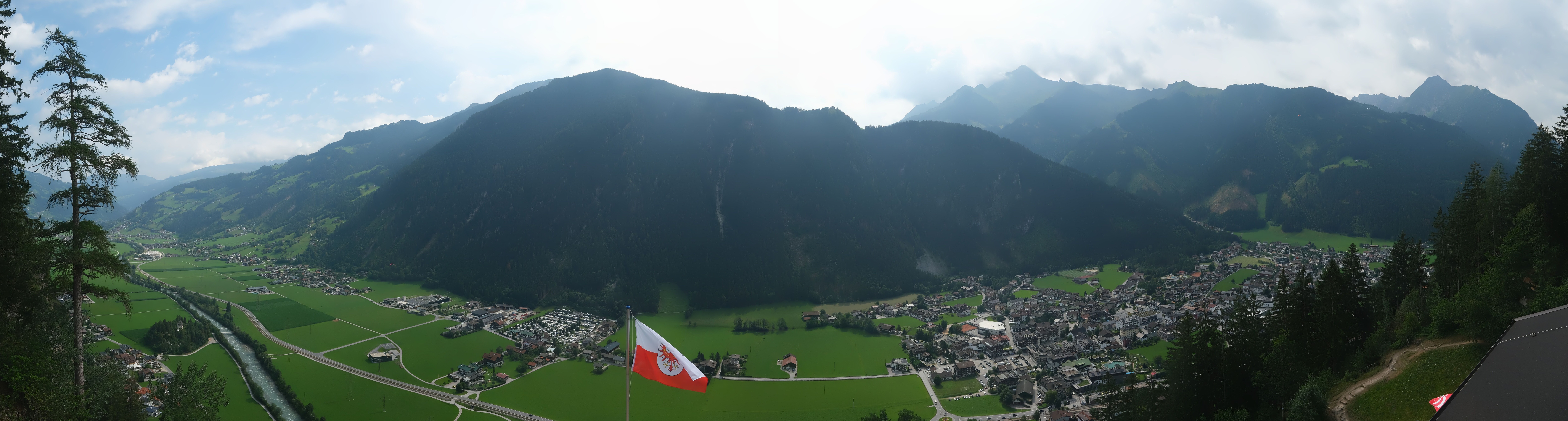 Archived image Webcam Mayrhofen im Zillertal: Zimmereben