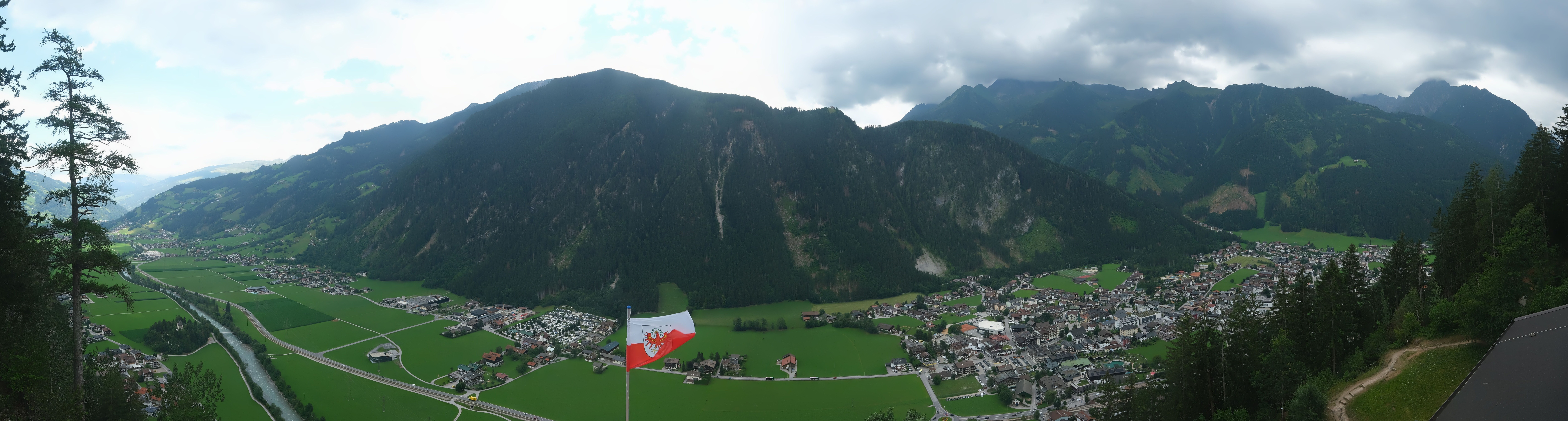 Archived image Webcam Mayrhofen im Zillertal: Zimmereben