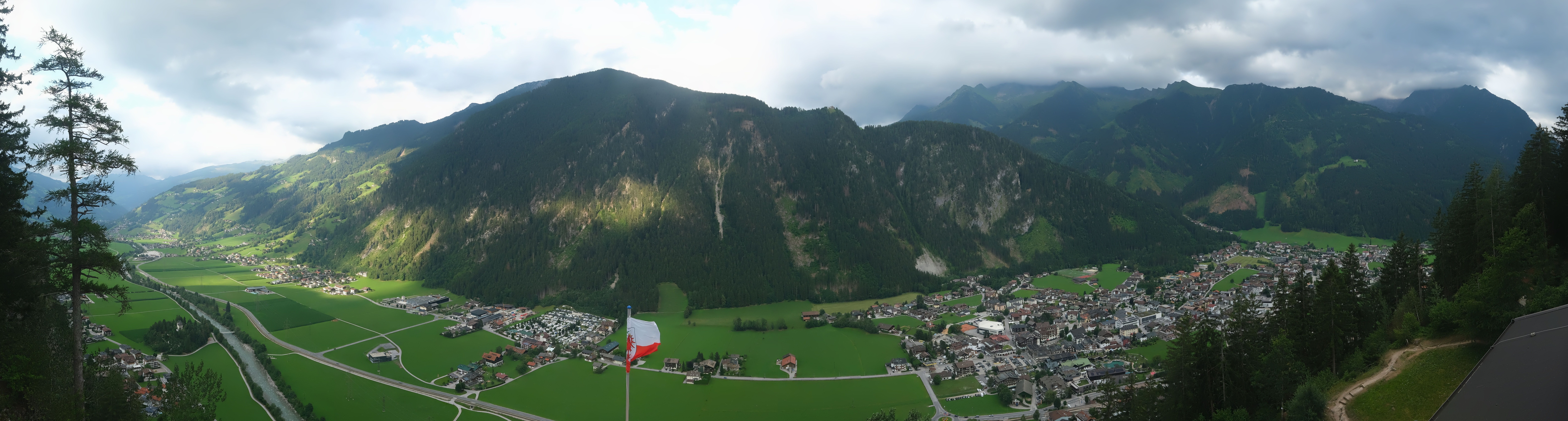 Archived image Webcam Mayrhofen im Zillertal: Zimmereben