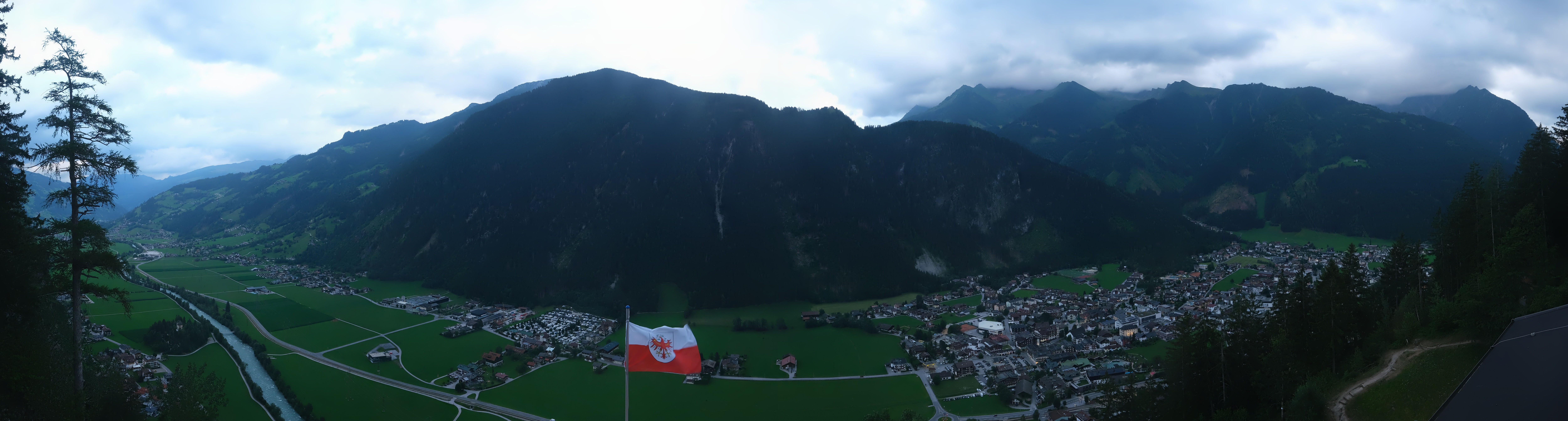 Archived image Webcam Mayrhofen im Zillertal: Zimmereben