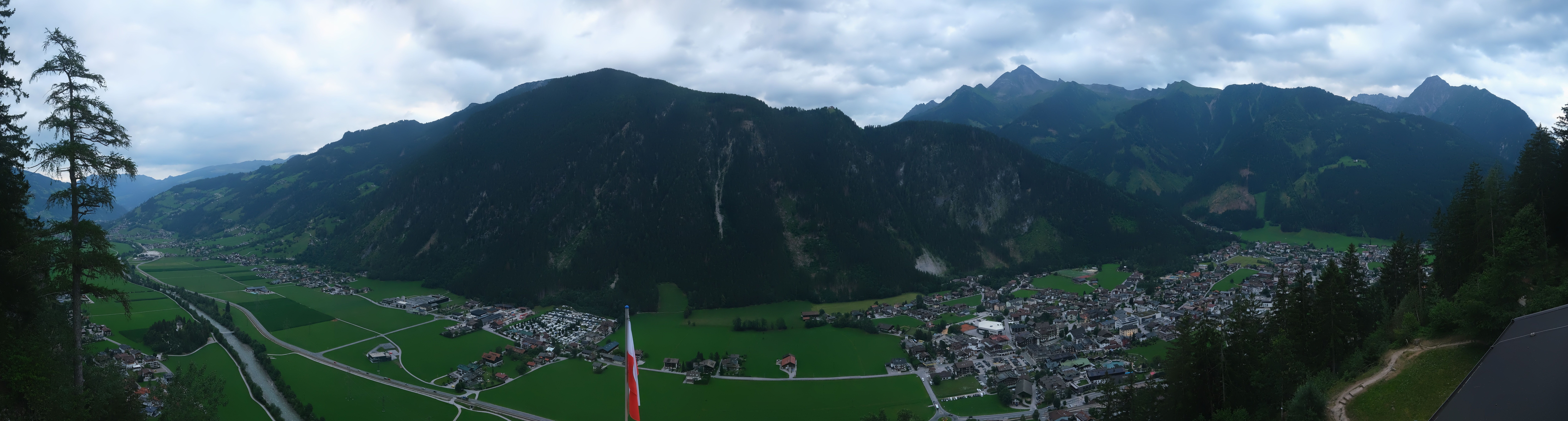 Archived image Webcam Mayrhofen im Zillertal: Zimmereben