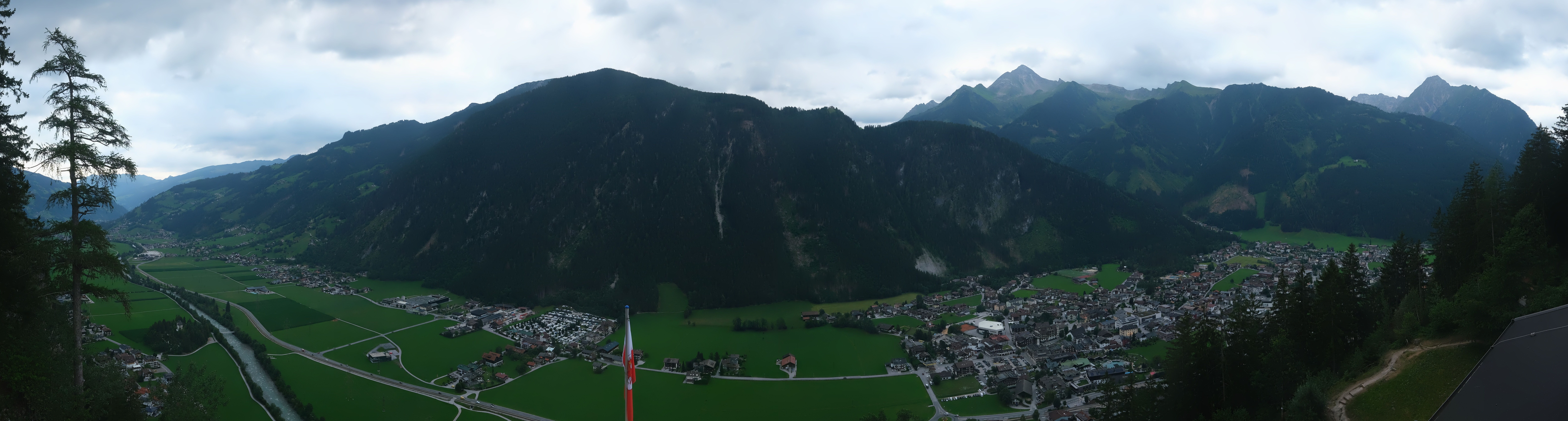Archived image Webcam Mayrhofen im Zillertal: Zimmereben