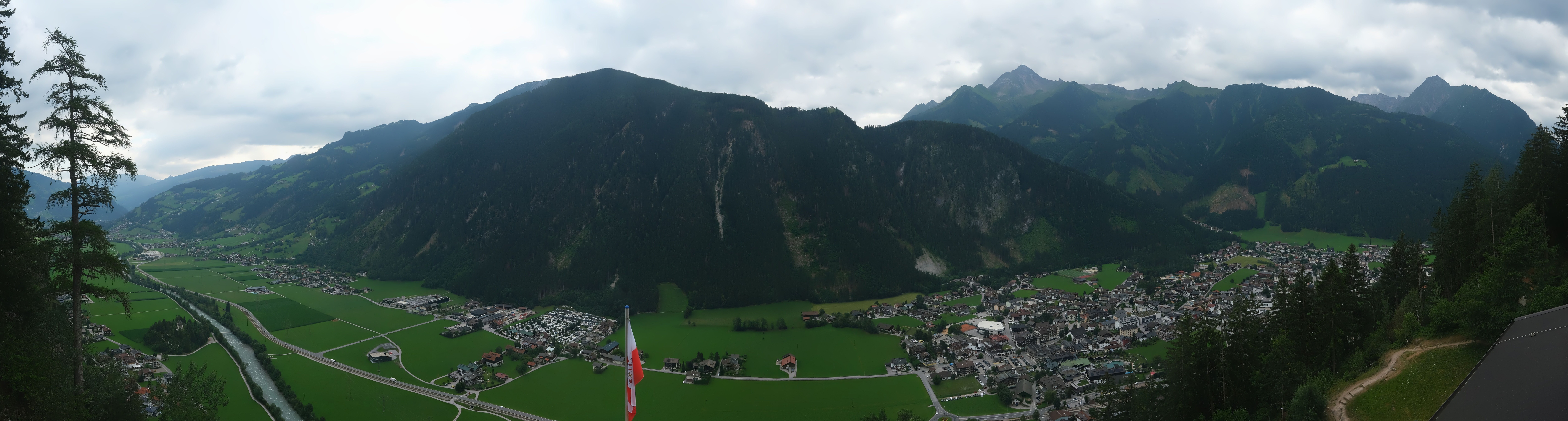 Archived image Webcam Mayrhofen im Zillertal: Zimmereben