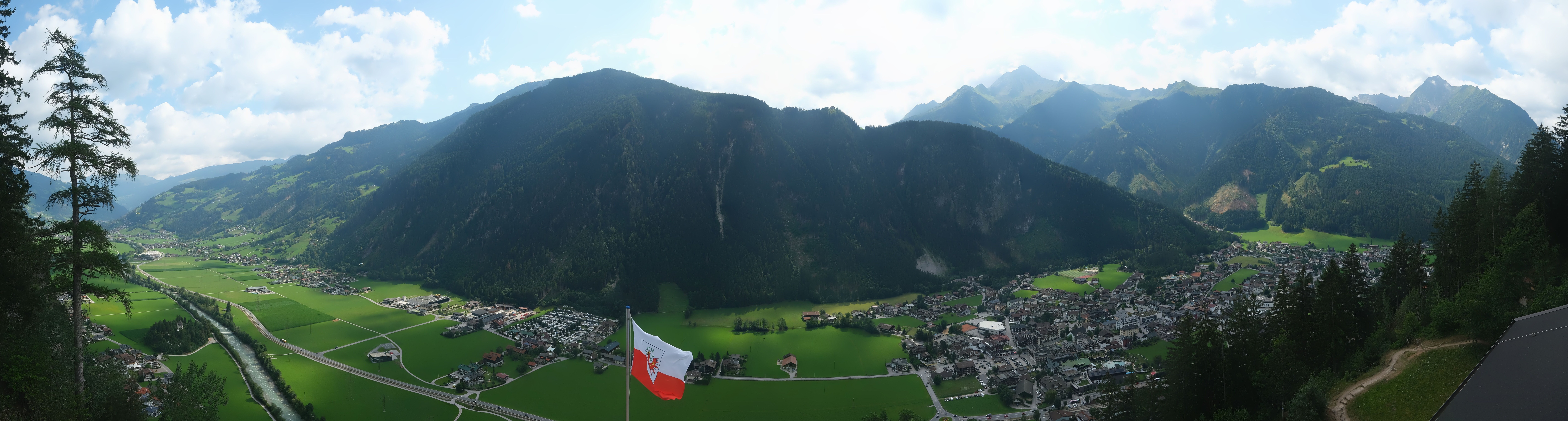 Archived image Webcam Mayrhofen im Zillertal: Zimmereben