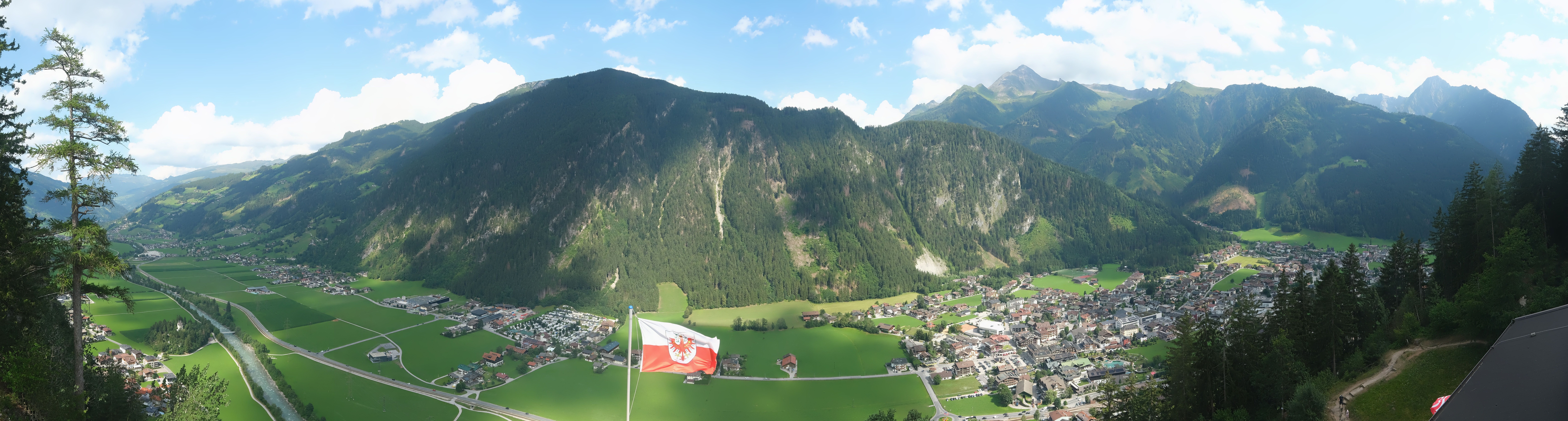 Archived image Webcam Mayrhofen im Zillertal: Zimmereben