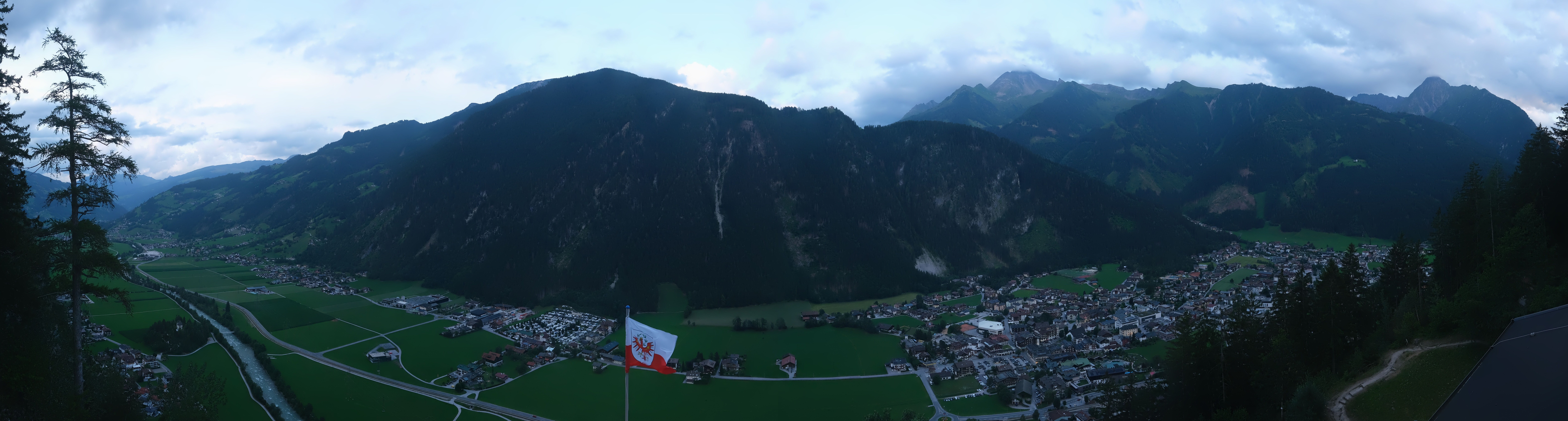 Archived image Webcam Mayrhofen im Zillertal: Zimmereben