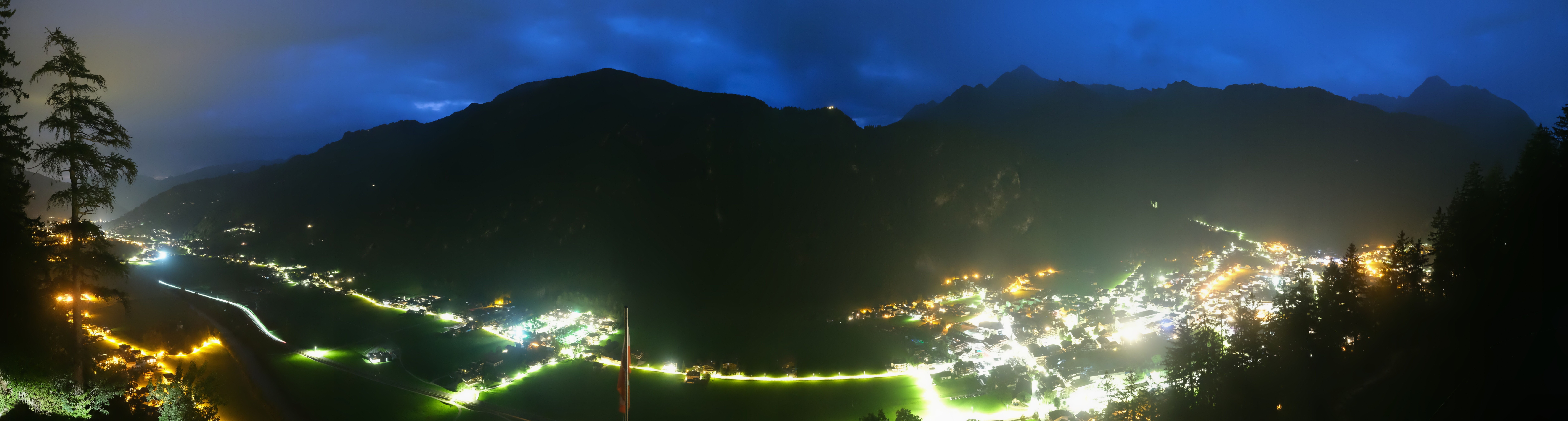 Archived image Webcam Mayrhofen im Zillertal: Zimmereben