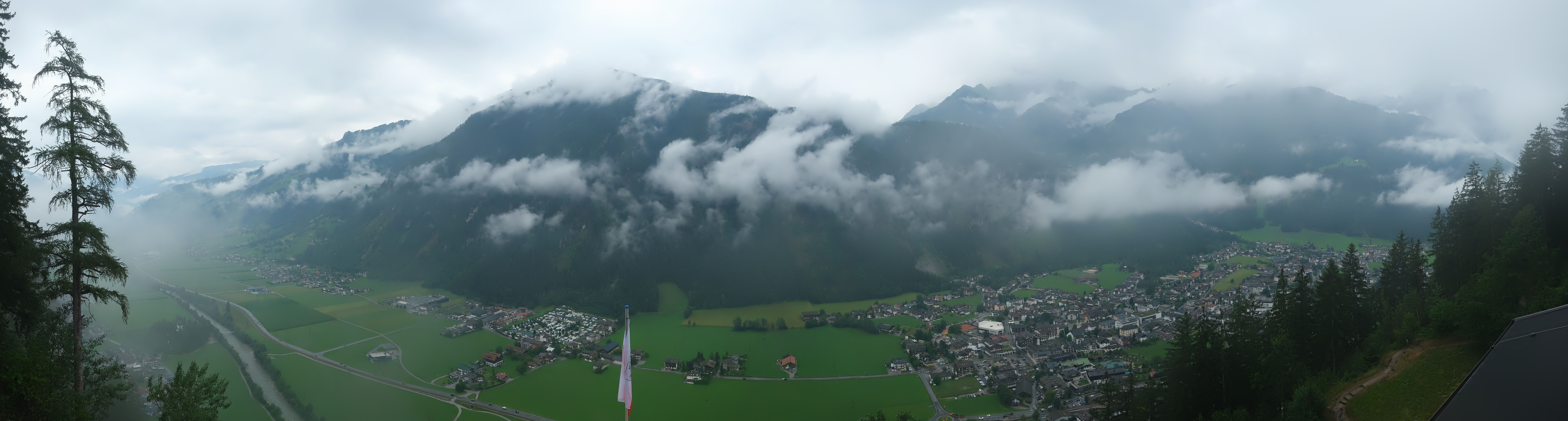 Archived image Webcam Mayrhofen im Zillertal: Zimmereben