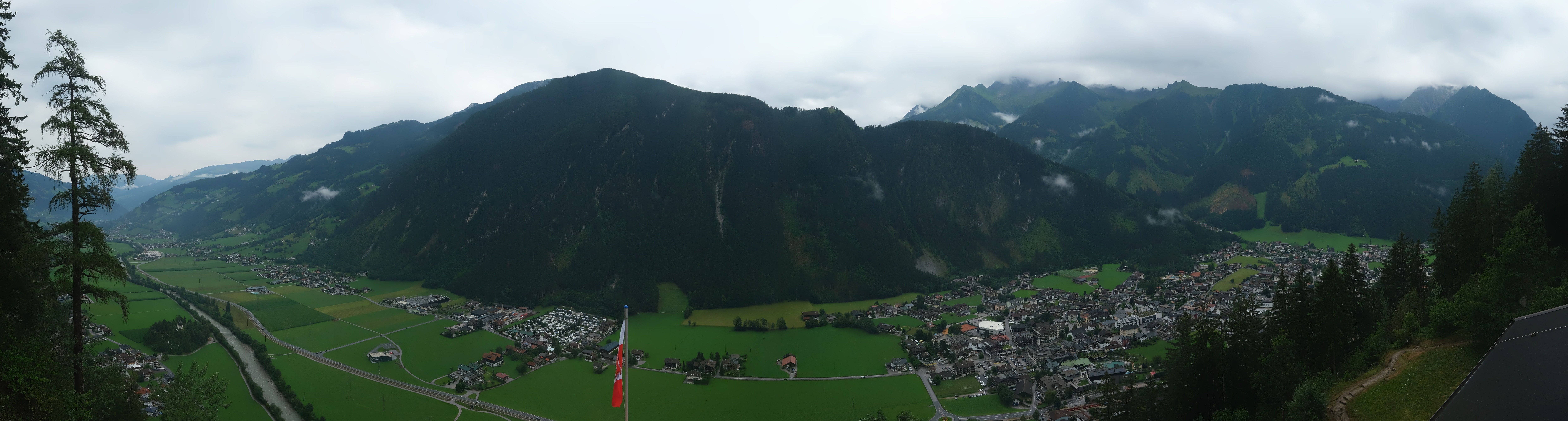 Archived image Webcam Mayrhofen im Zillertal: Zimmereben