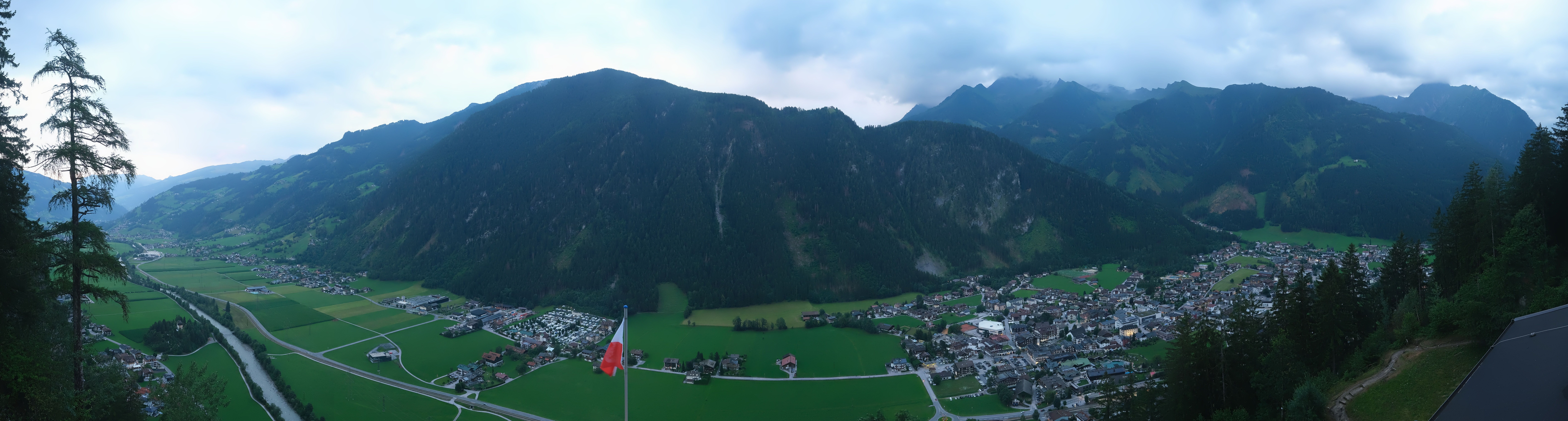 Archived image Webcam Mayrhofen im Zillertal: Zimmereben