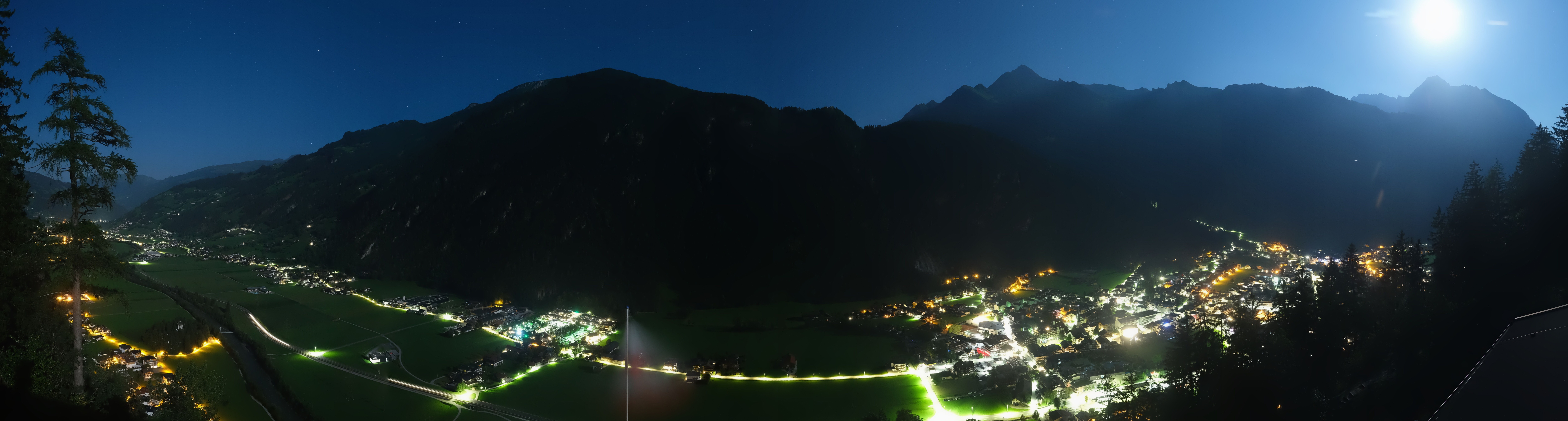Archived image Webcam Mayrhofen im Zillertal: Zimmereben