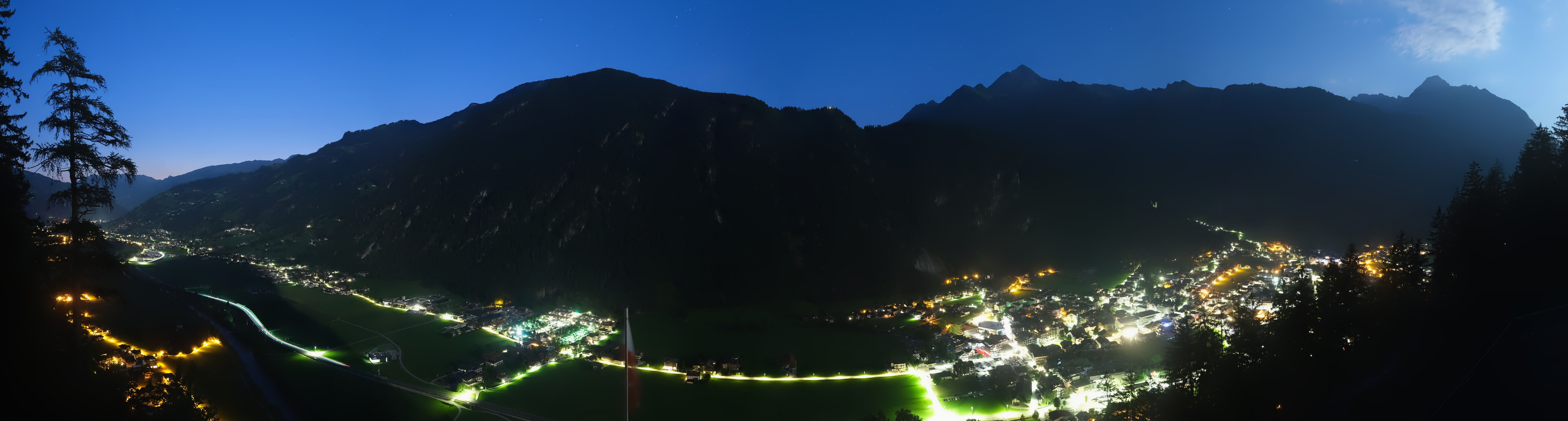 Archived image Webcam Mayrhofen im Zillertal: Zimmereben