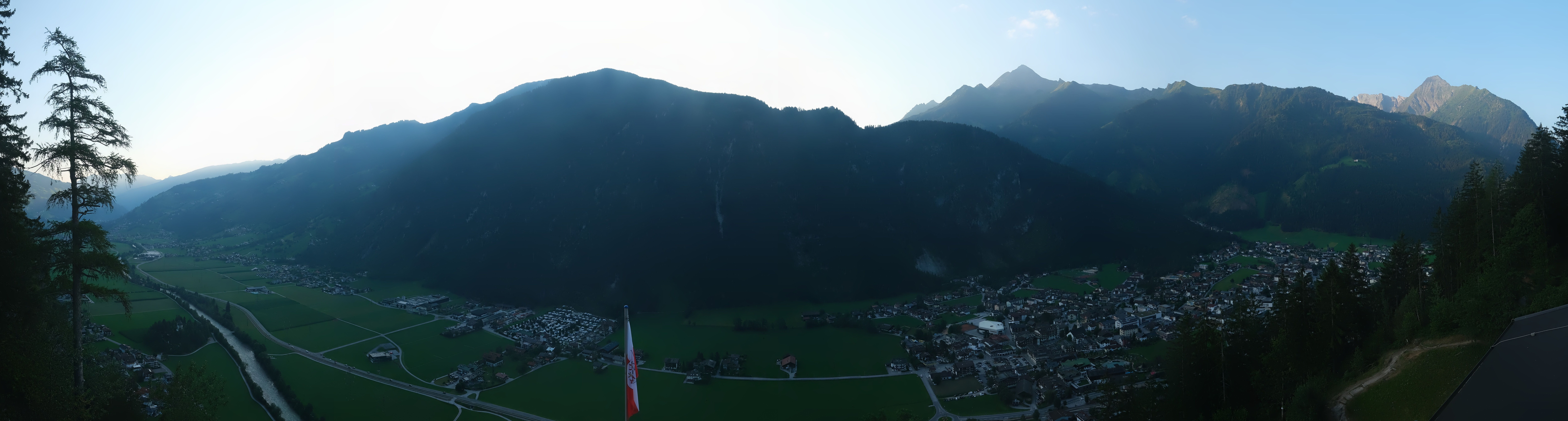 Archived image Webcam Mayrhofen im Zillertal: Zimmereben
