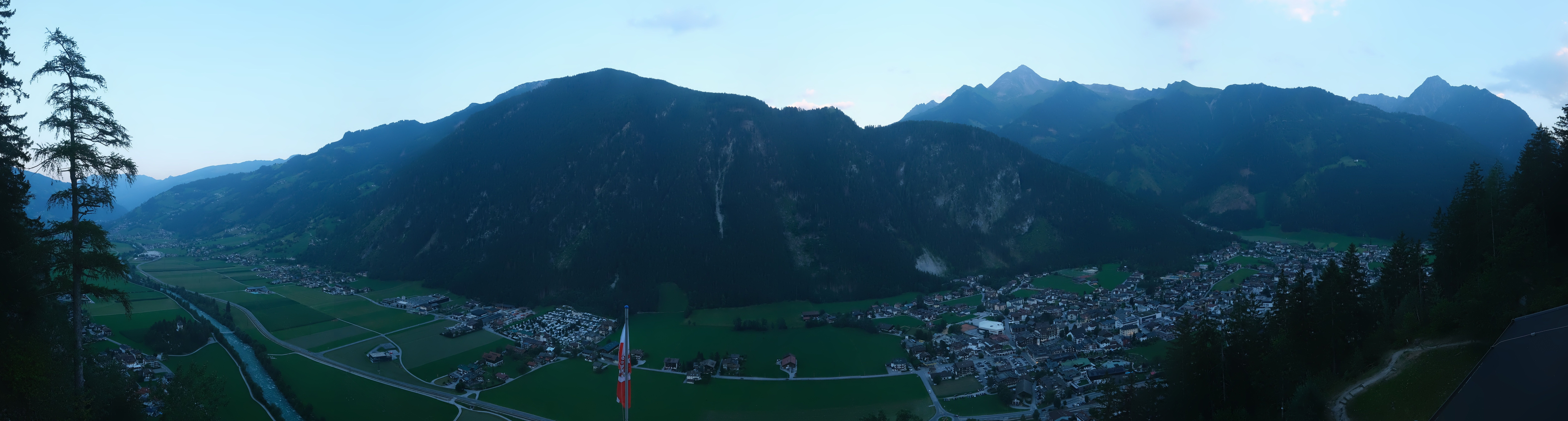 Archiv Foto Webcam Mayrhofen im Zillertal: Blick vom Gasthof Zimmereben