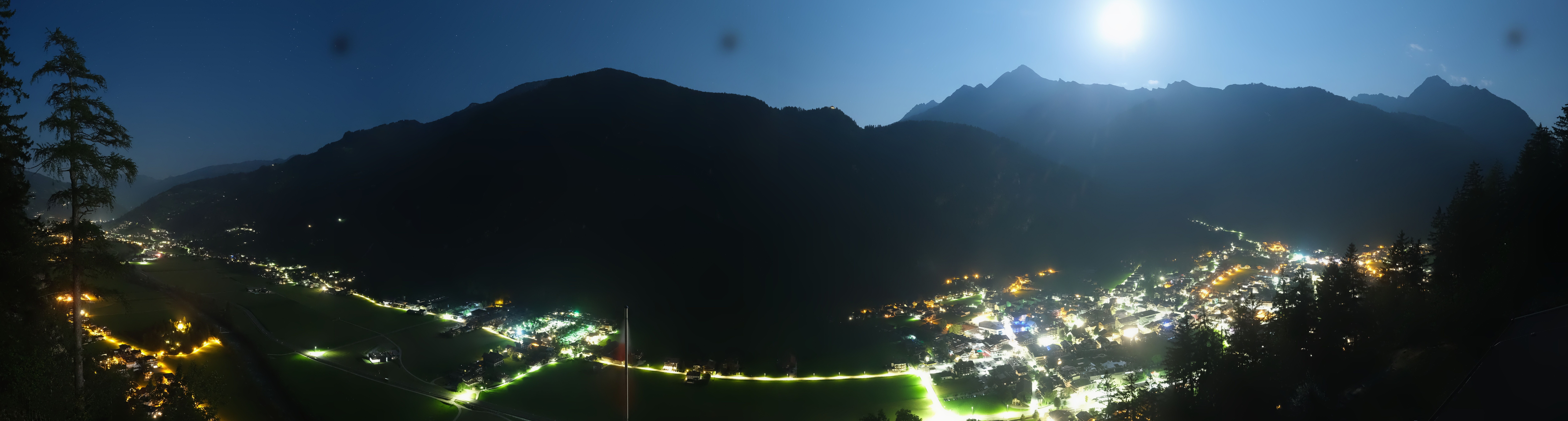 Archived image Webcam Mayrhofen im Zillertal: Zimmereben