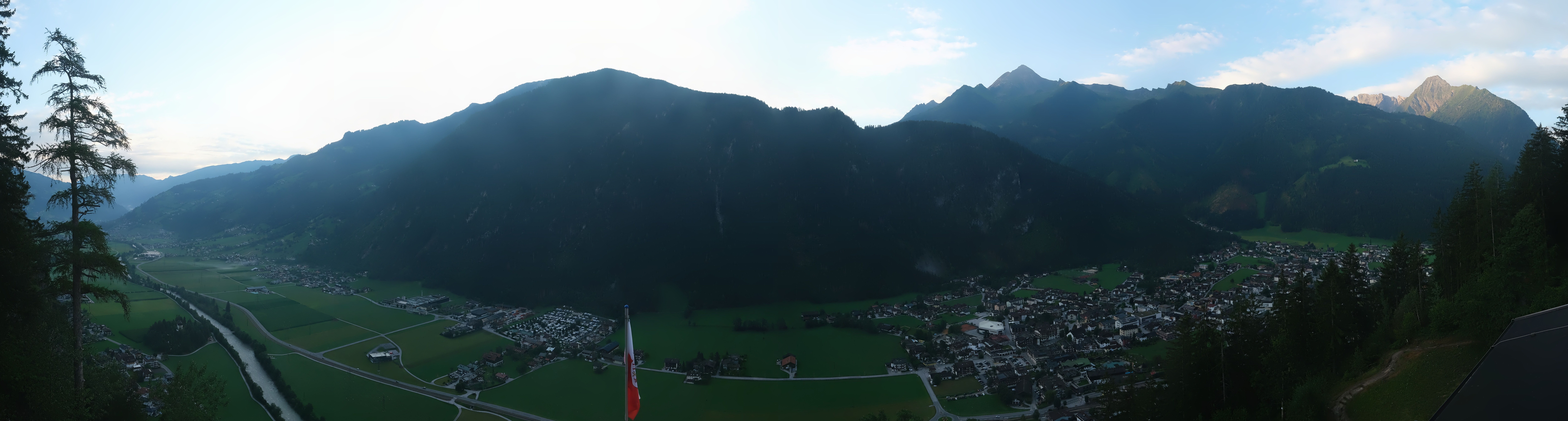Archived image Webcam Mayrhofen im Zillertal: Zimmereben