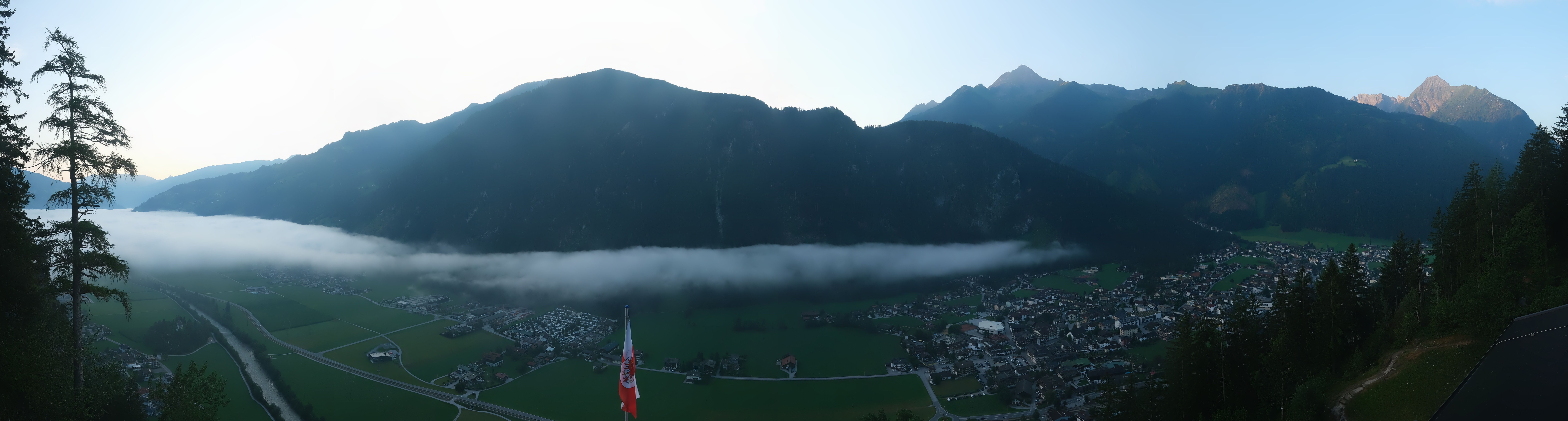 Archived image Webcam Mayrhofen im Zillertal: Zimmereben