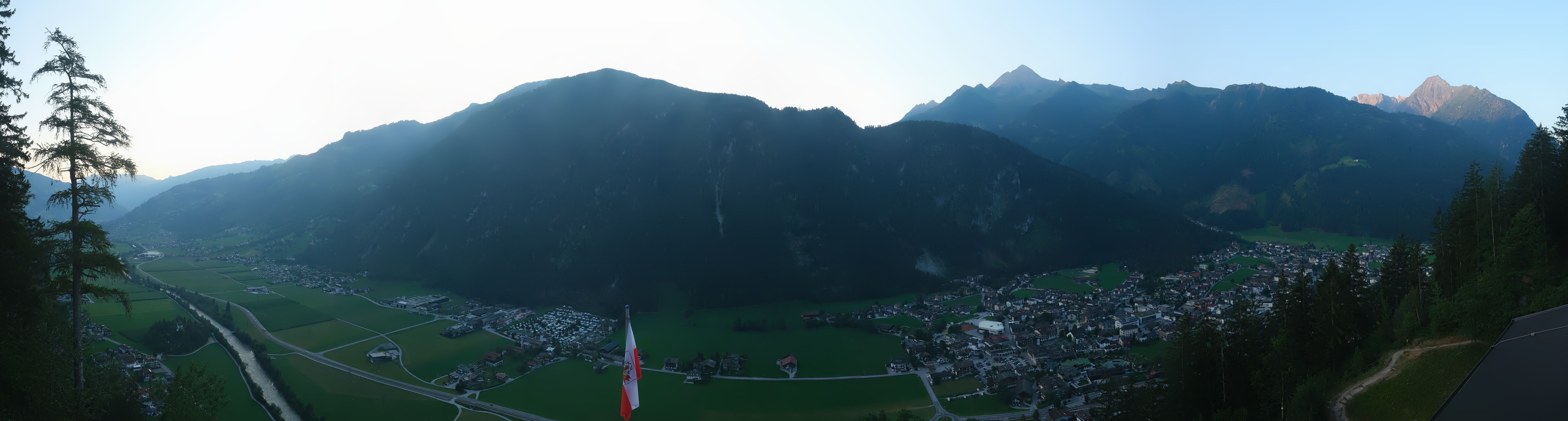 Archived image Webcam Mayrhofen im Zillertal: Zimmereben