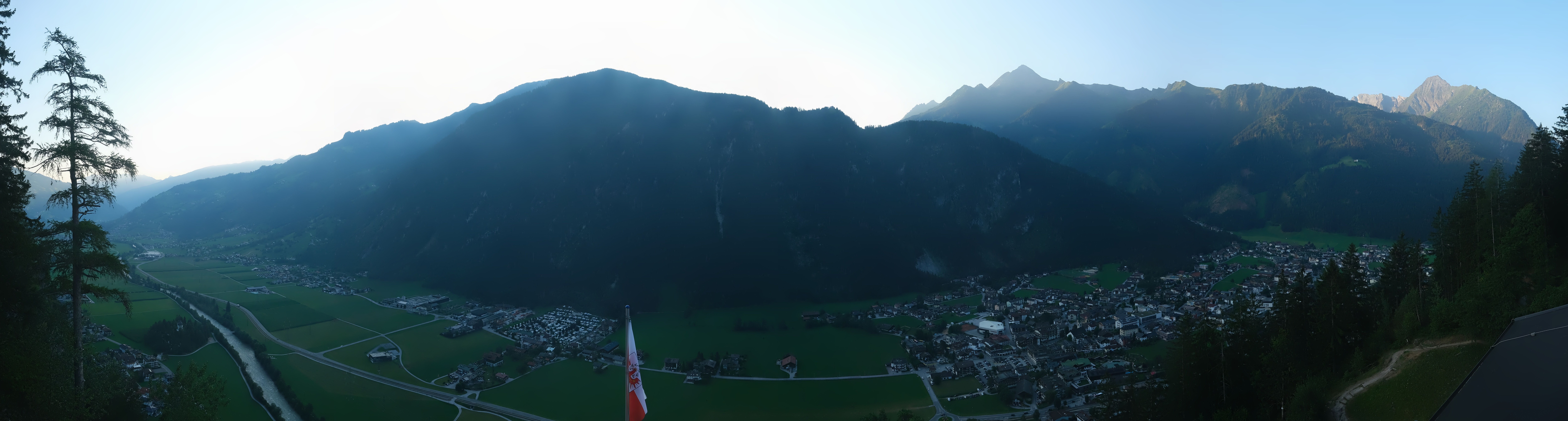 Archived image Webcam Mayrhofen im Zillertal: Zimmereben