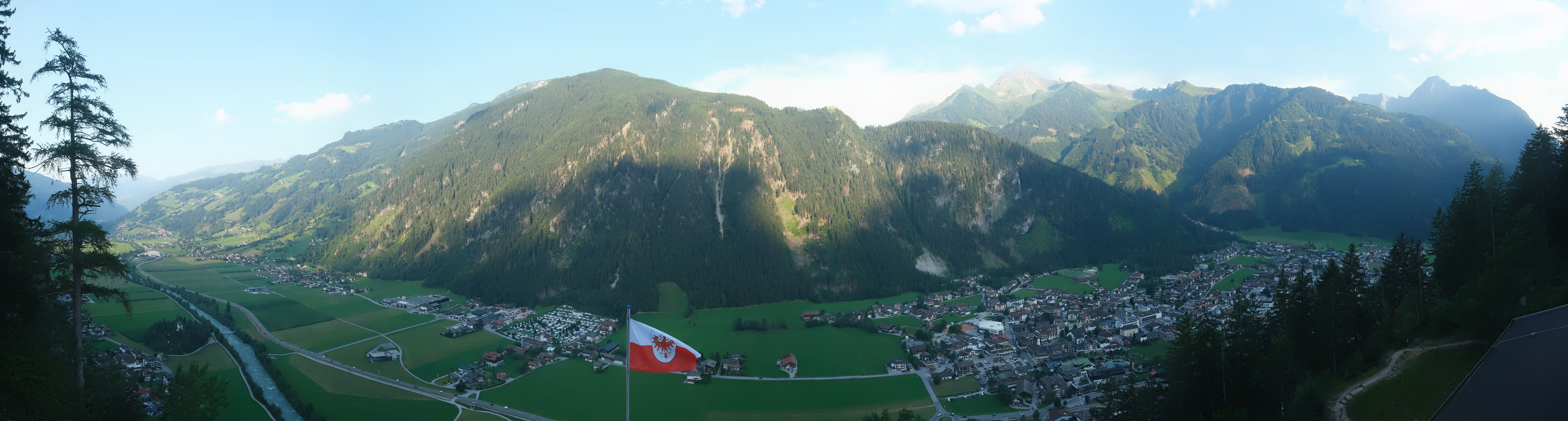 Archived image Webcam Mayrhofen im Zillertal: Zimmereben