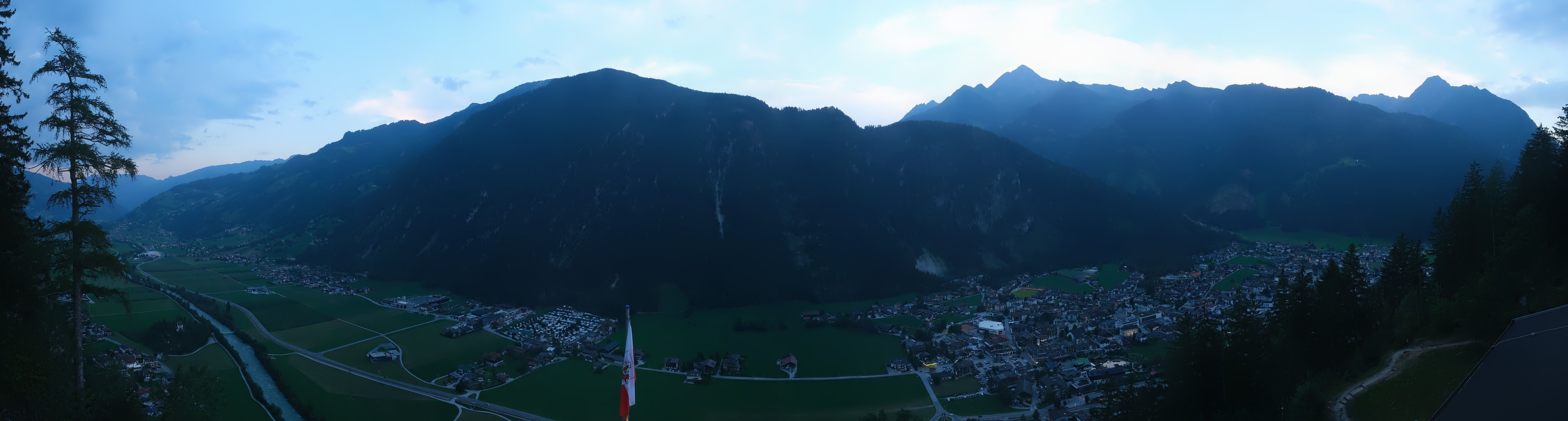Archived image Webcam Mayrhofen im Zillertal: Zimmereben