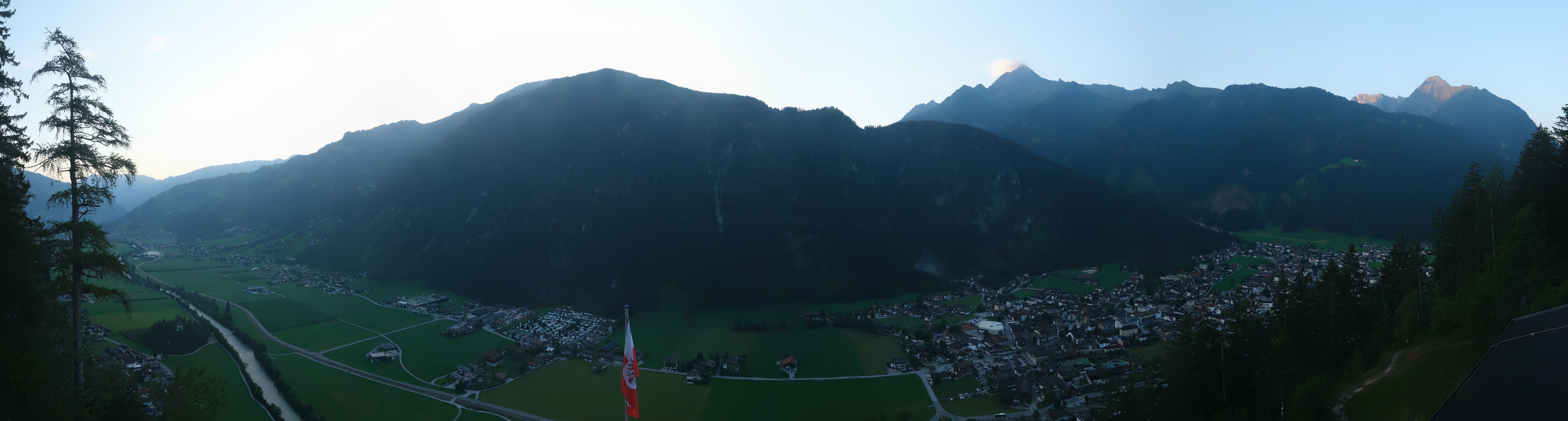 Archived image Webcam Mayrhofen im Zillertal: Zimmereben