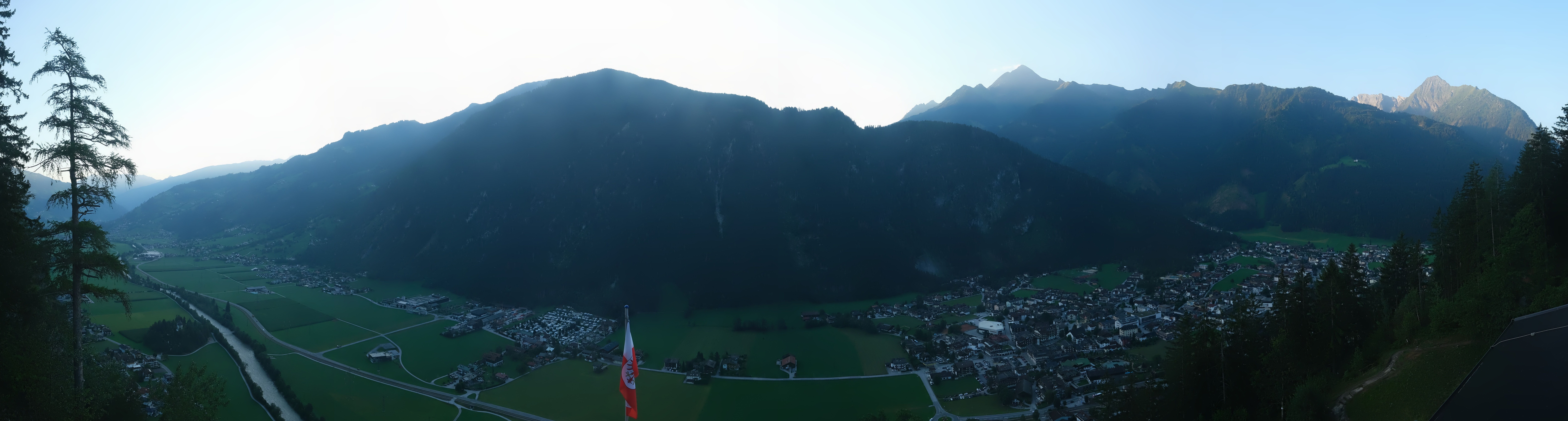 Archived image Webcam Mayrhofen im Zillertal: Zimmereben
