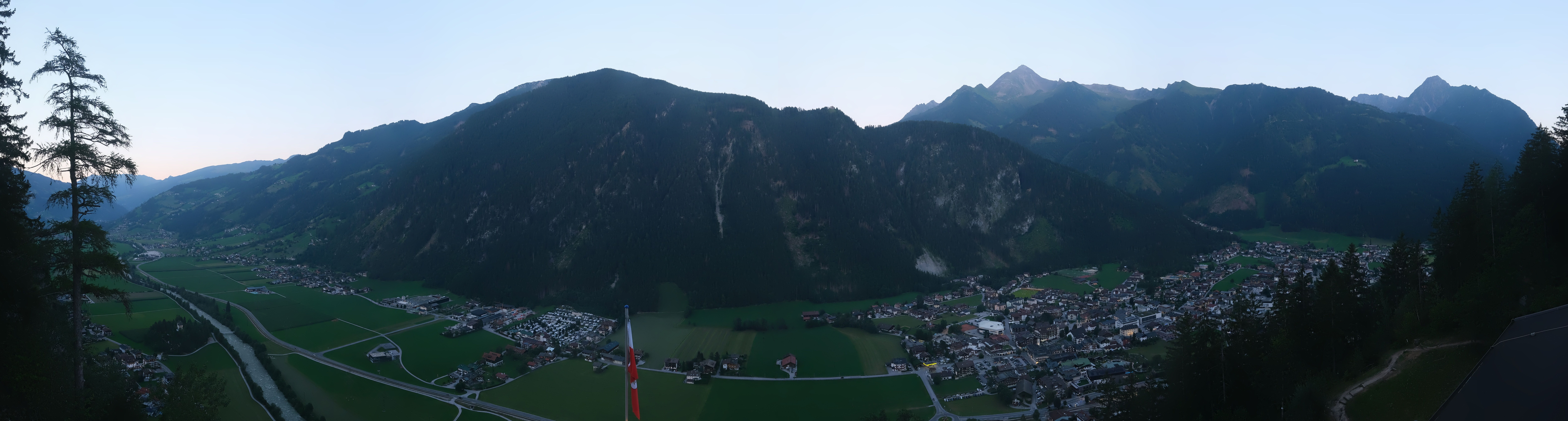 Archiv Foto Webcam Mayrhofen im Zillertal: Blick vom Gasthof Zimmereben