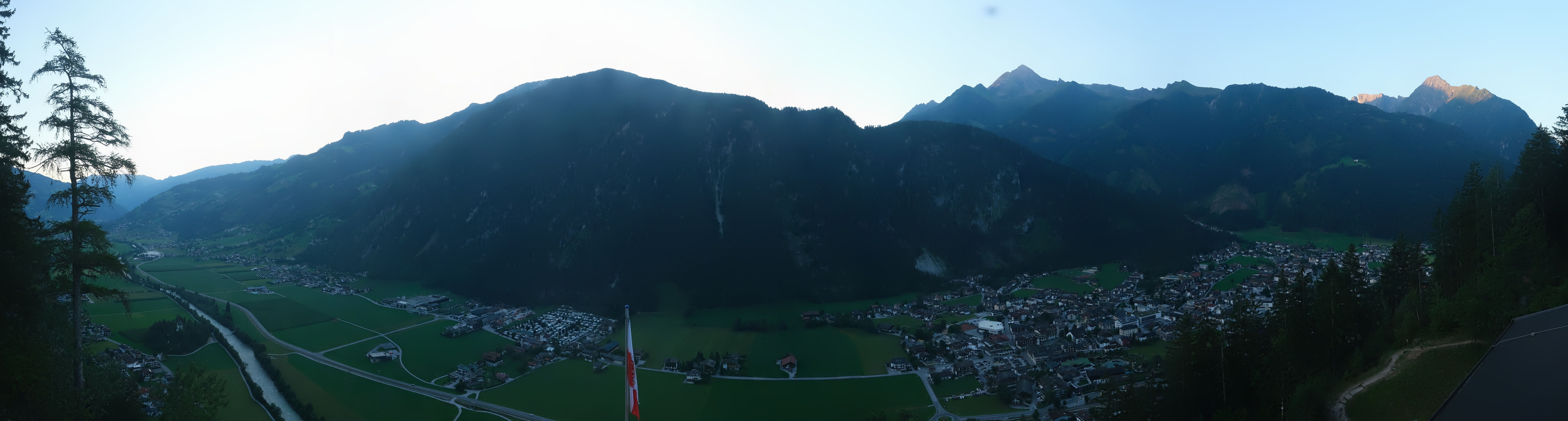 Archiv Foto Webcam Mayrhofen im Zillertal: Blick vom Gasthof Zimmereben