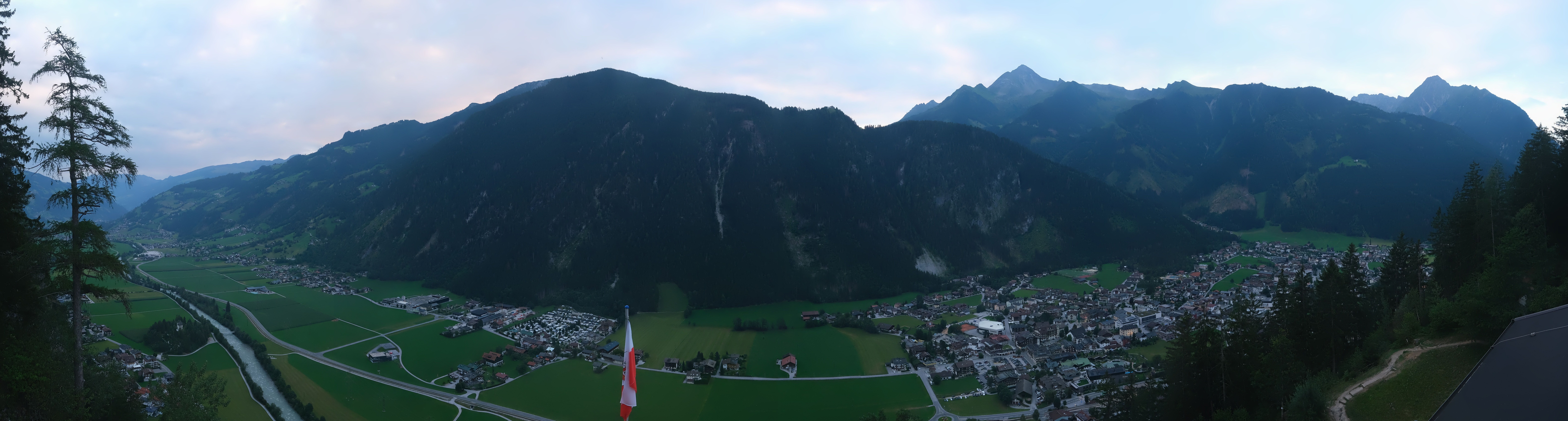 Archived image Webcam Mayrhofen im Zillertal: Zimmereben