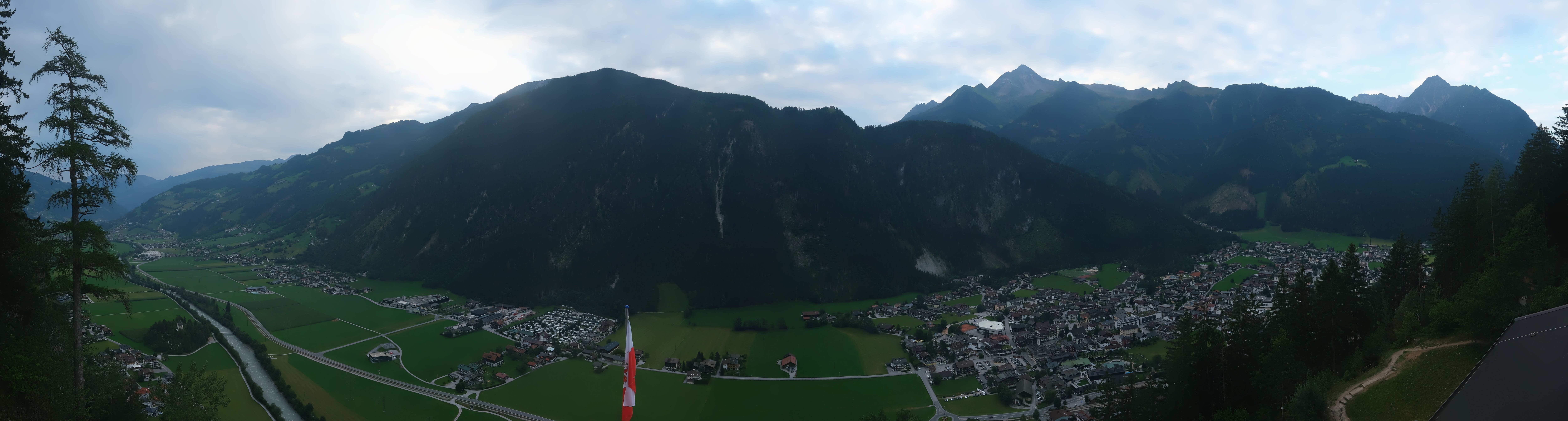 Archived image Webcam Mayrhofen im Zillertal: Zimmereben