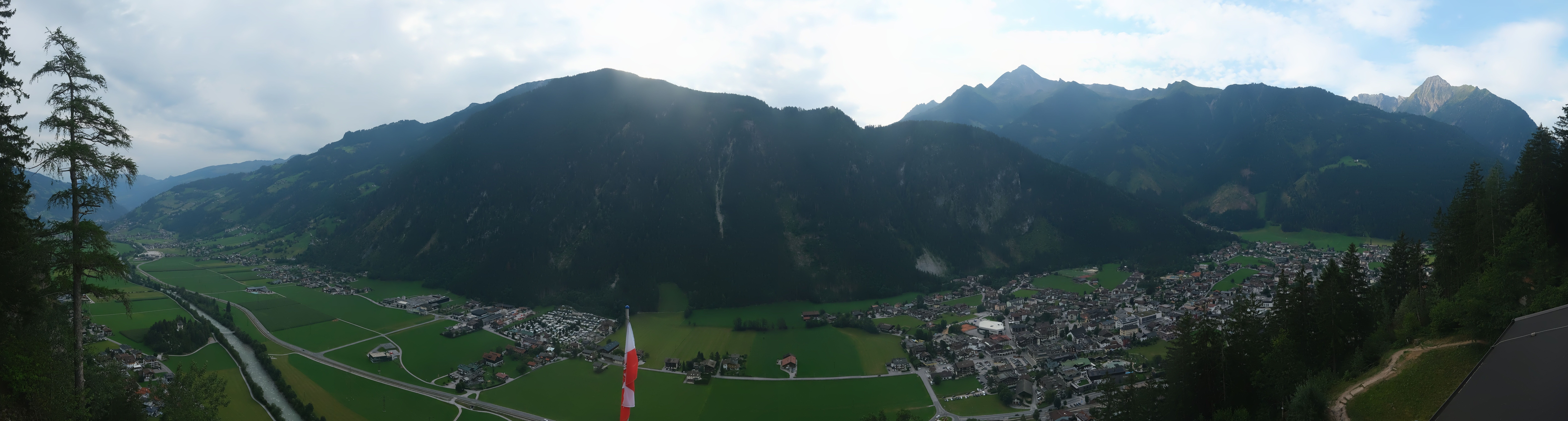 Archived image Webcam Mayrhofen im Zillertal: Zimmereben
