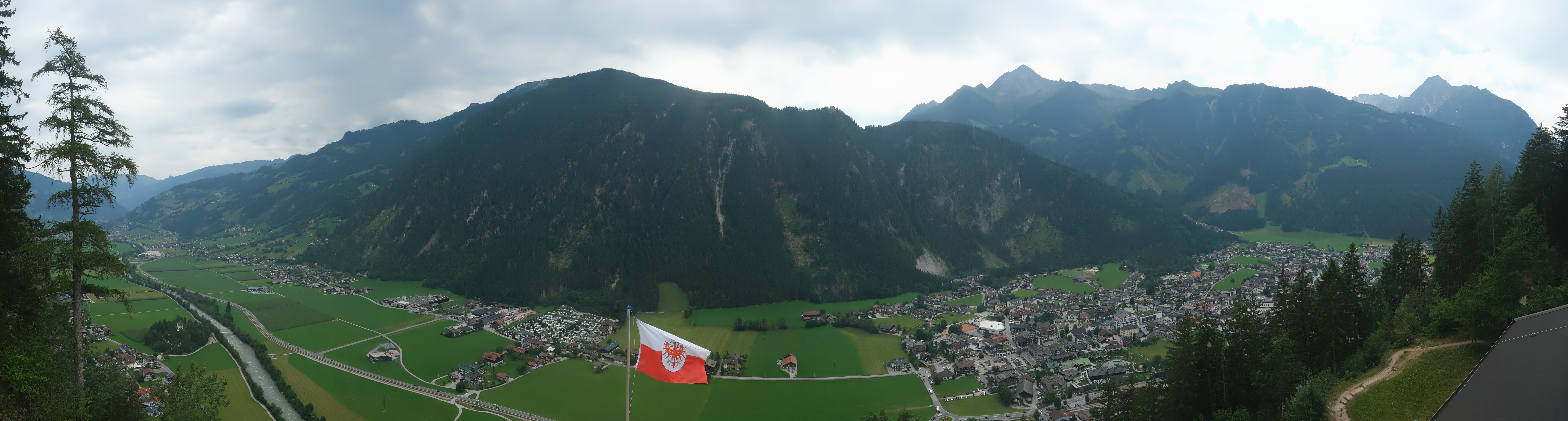 Archived image Webcam Mayrhofen im Zillertal: Zimmereben