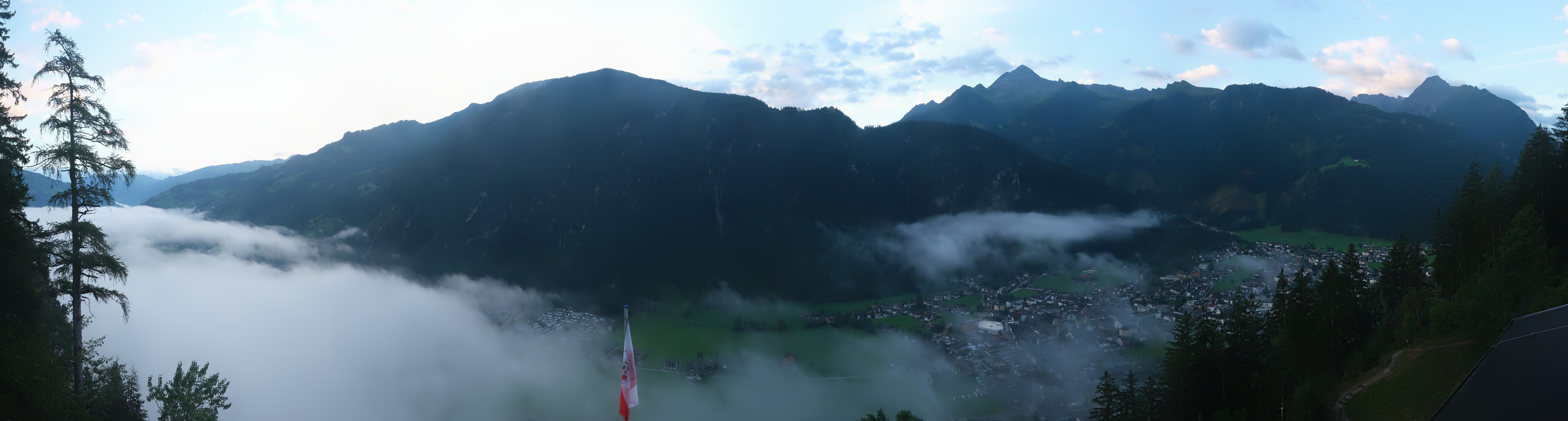 Archived image Webcam Mayrhofen im Zillertal: Zimmereben