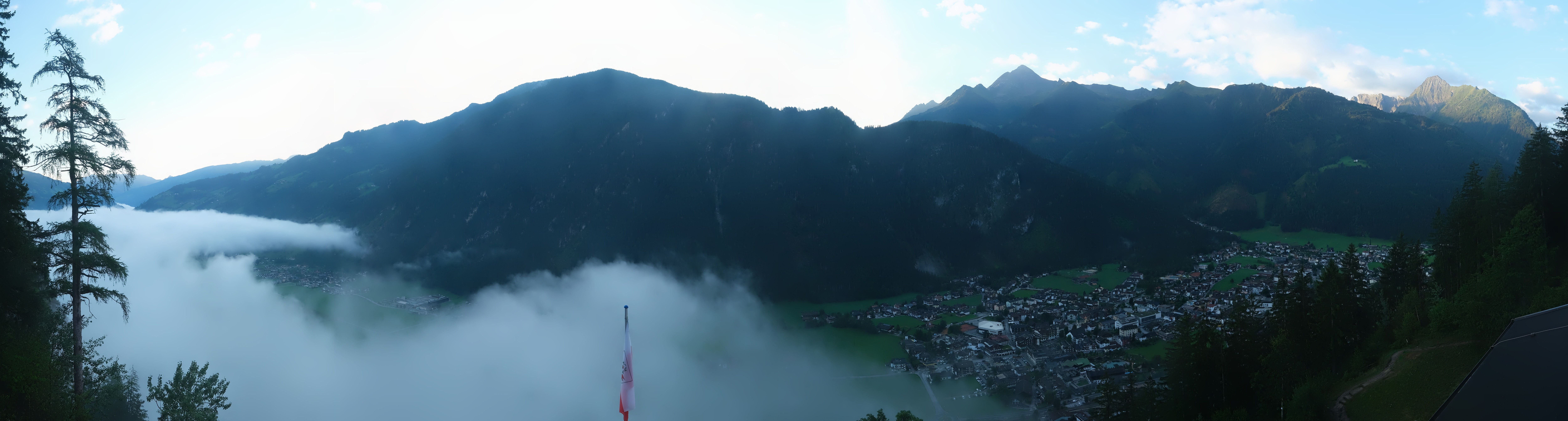 Archived image Webcam Mayrhofen im Zillertal: Zimmereben