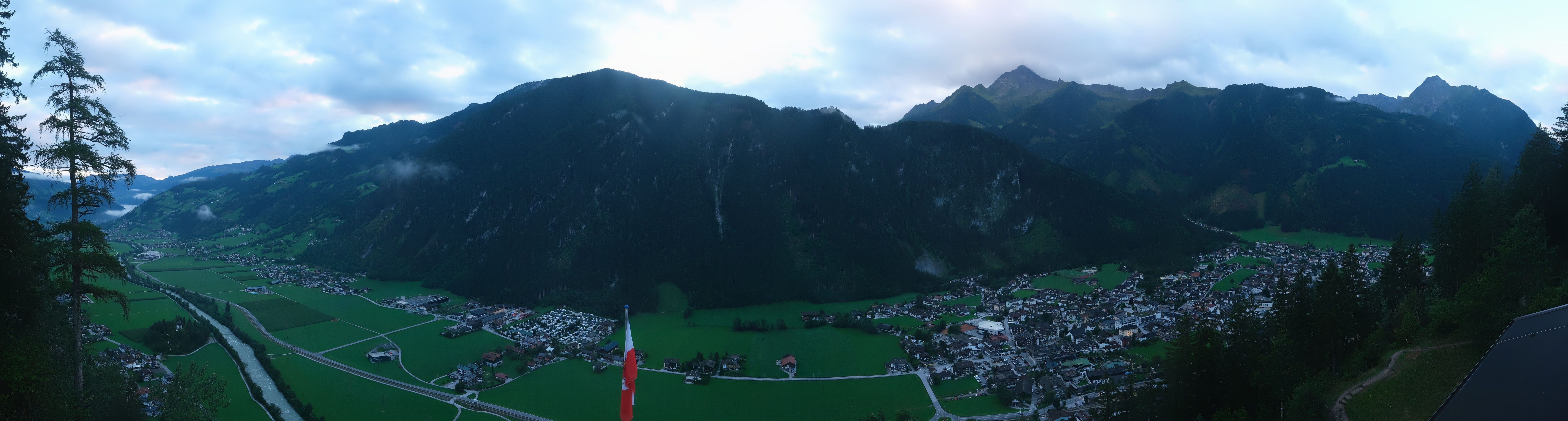 Archived image Webcam Mayrhofen im Zillertal: Zimmereben