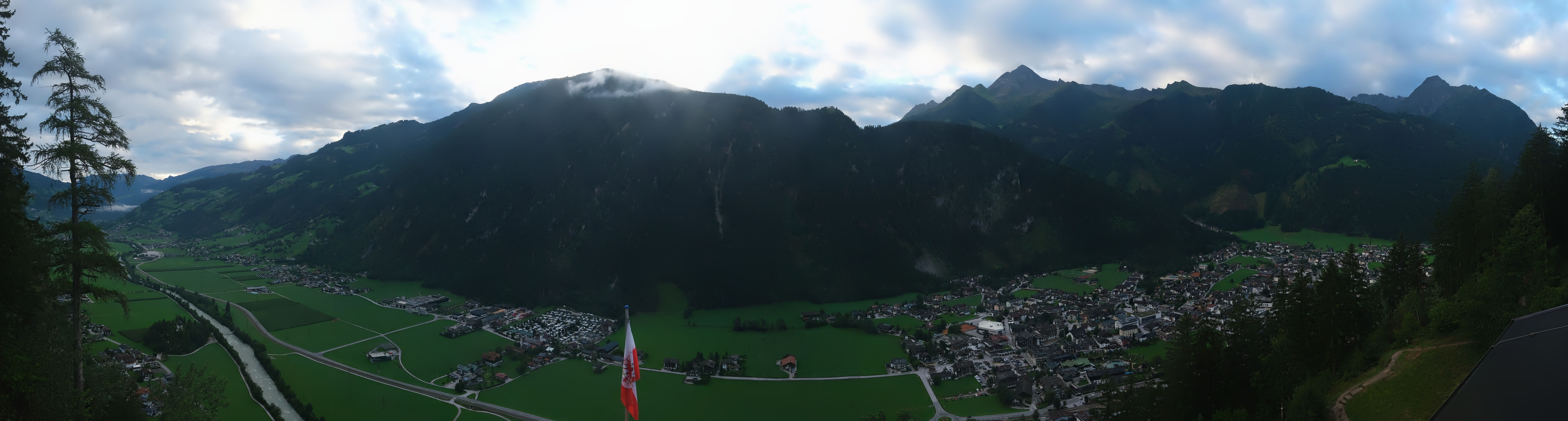 Archived image Webcam Mayrhofen im Zillertal: Zimmereben