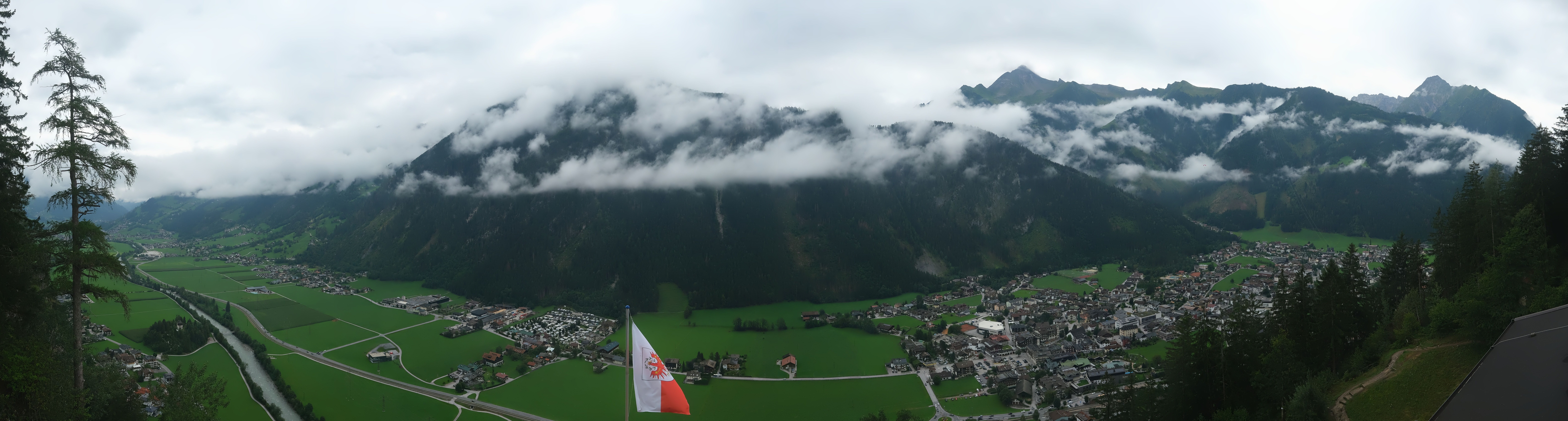 Archived image Webcam Mayrhofen im Zillertal: Zimmereben