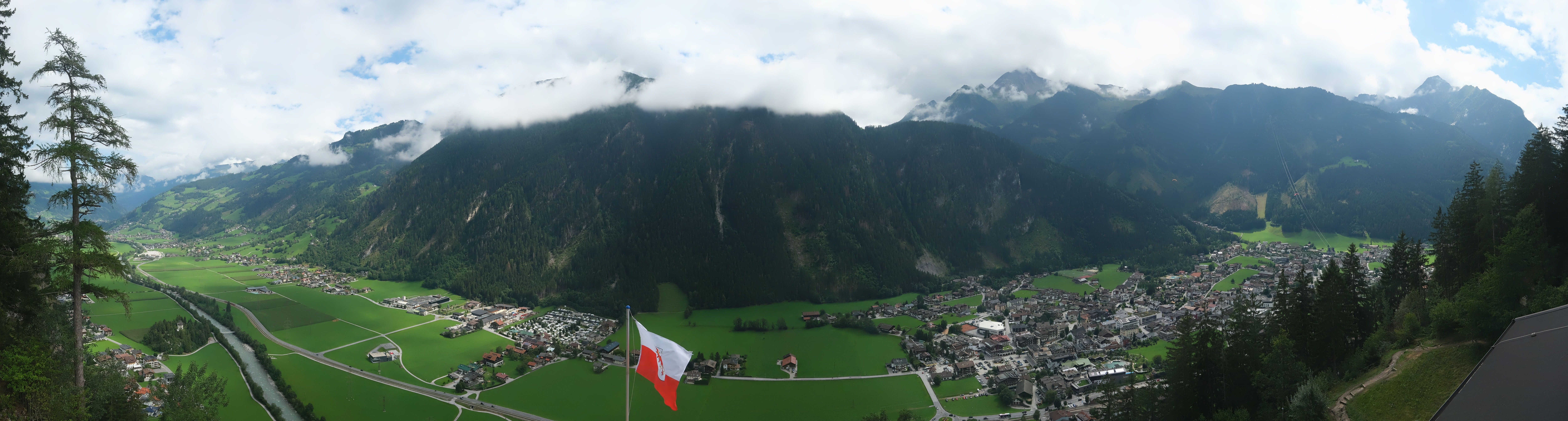 Archived image Webcam Mayrhofen im Zillertal: Zimmereben