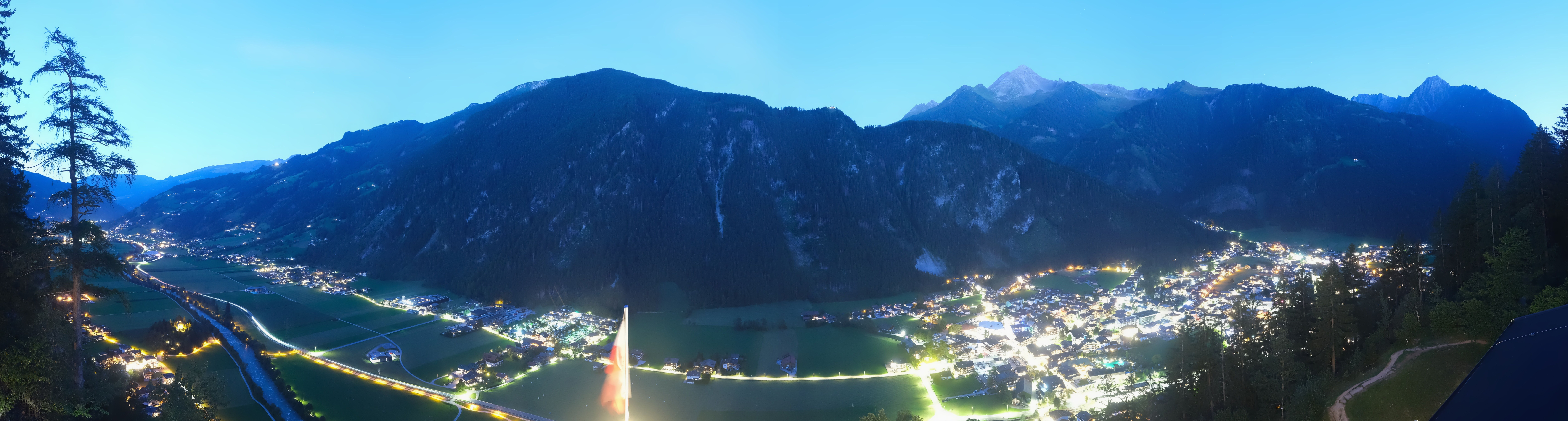Archiv Foto Webcam Mayrhofen im Zillertal: Blick vom Gasthof Zimmereben
