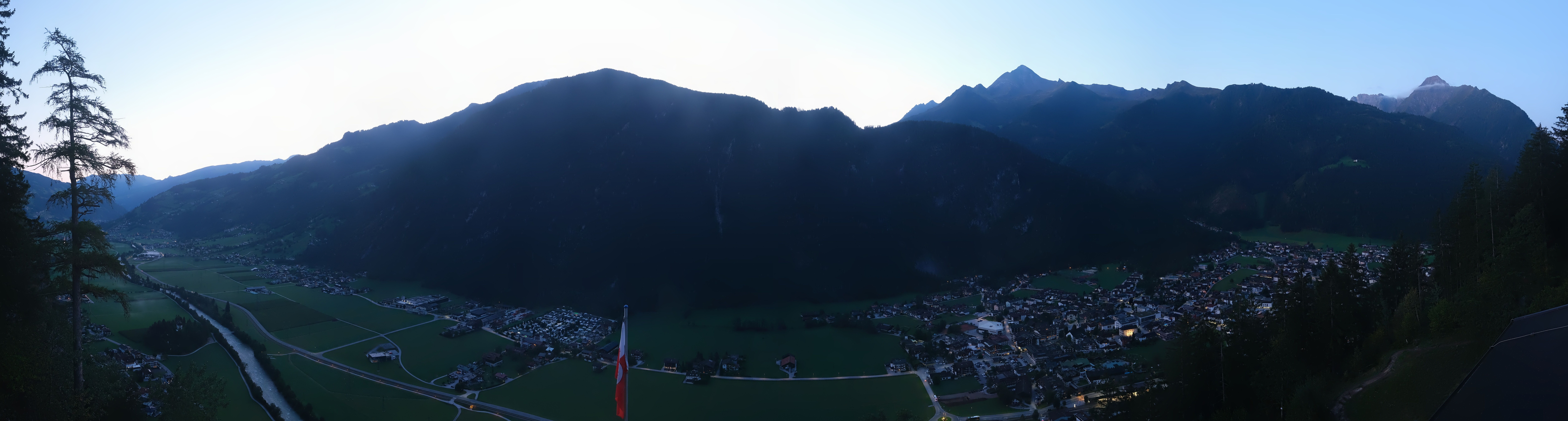 Archived image Webcam Mayrhofen im Zillertal: Zimmereben