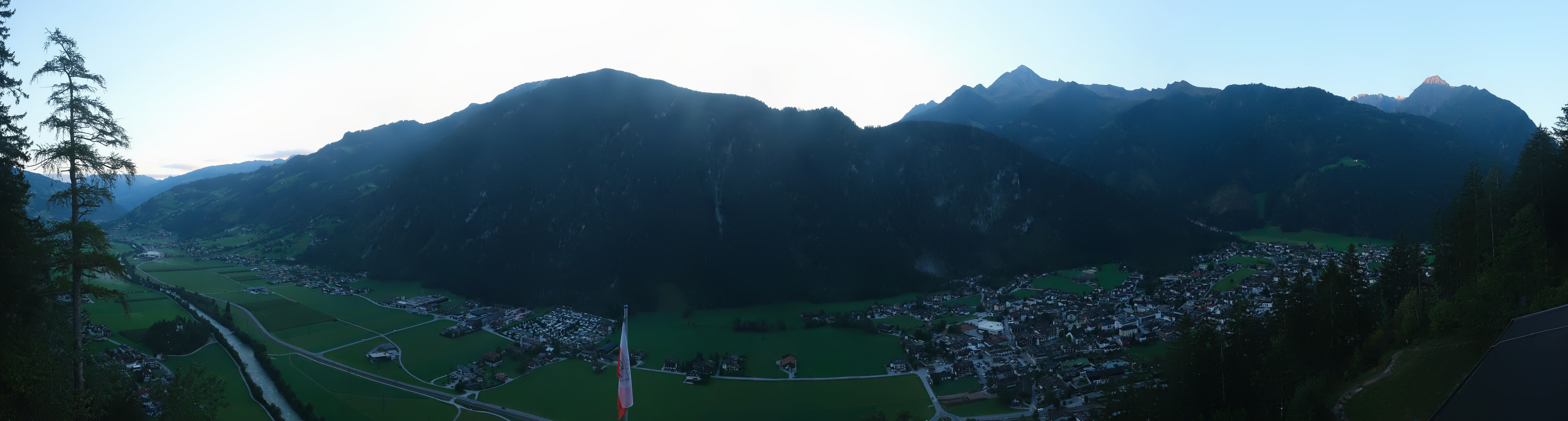 Archived image Webcam Mayrhofen im Zillertal: Zimmereben